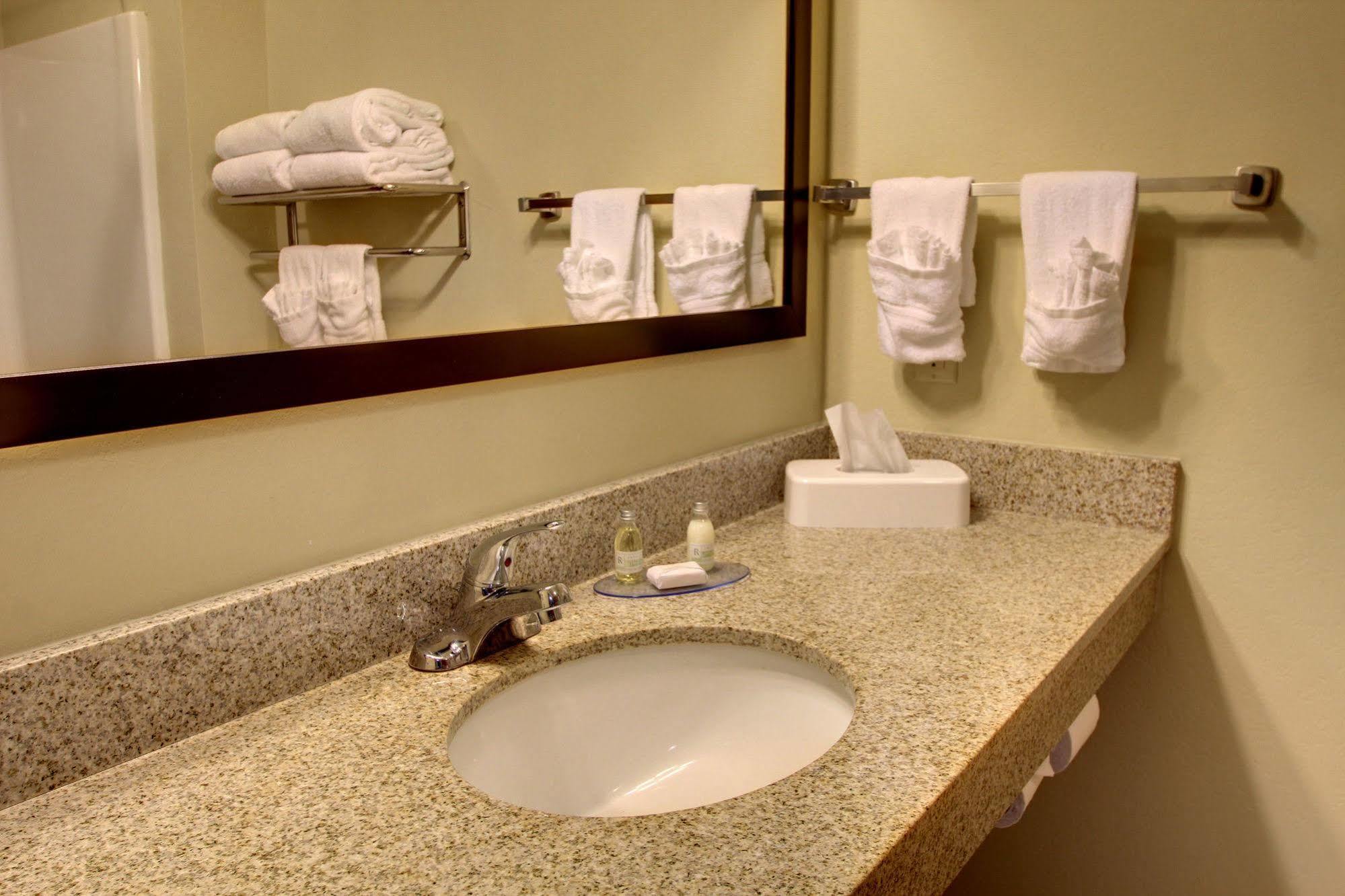 Cobblestone Inn & Suites - Hartington Esterno foto